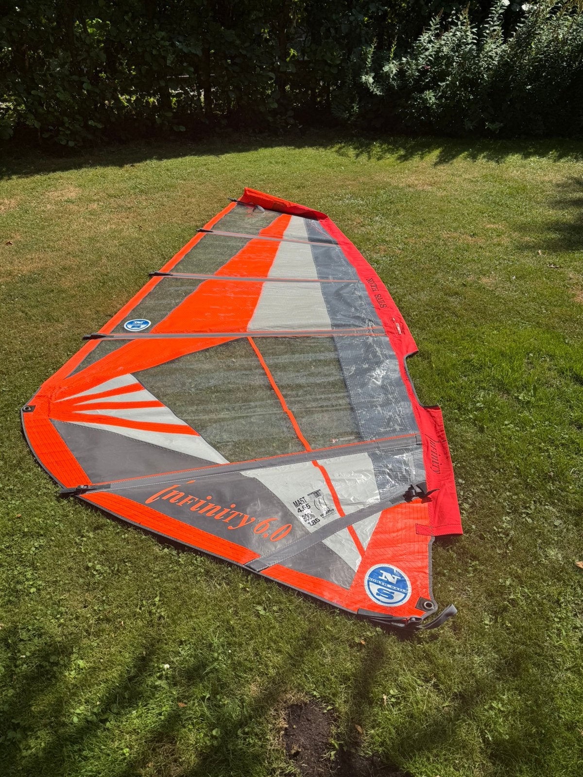 North Sails Infinity | 6.0 en 5.0 | Compleet | Nette staat, Watersport en Boten, Windsurfen, Zo goed als nieuw, Zeil, North Sails