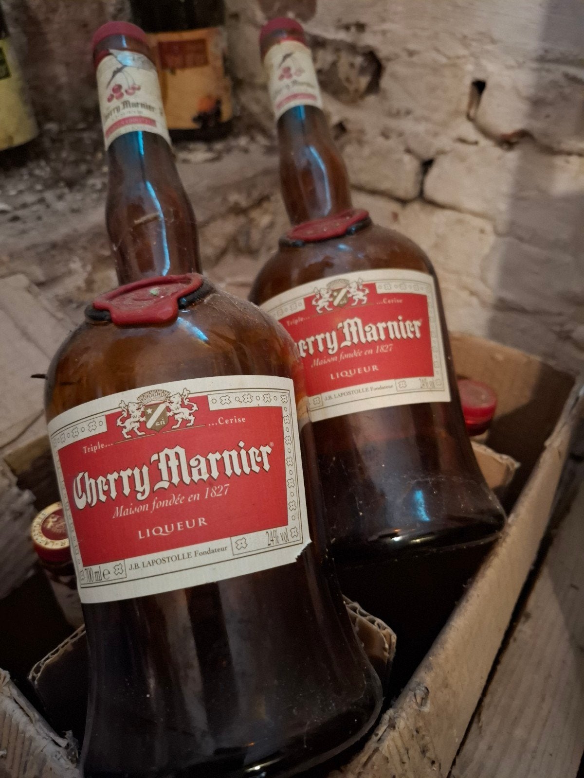 6 bouteilles vides de marnier aux cerises, 2x, Collections, Enlèvement