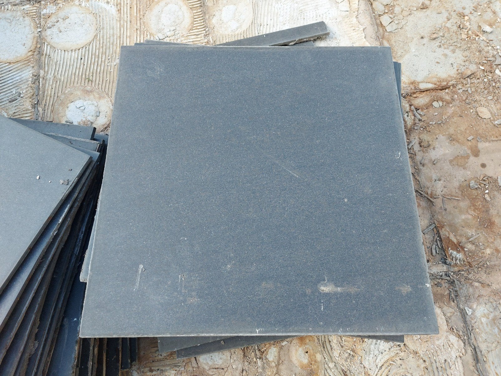 GRATIS 100 Antracieten Tegels 60 X 60, Doe-het-zelf en Bouw, Ophalen