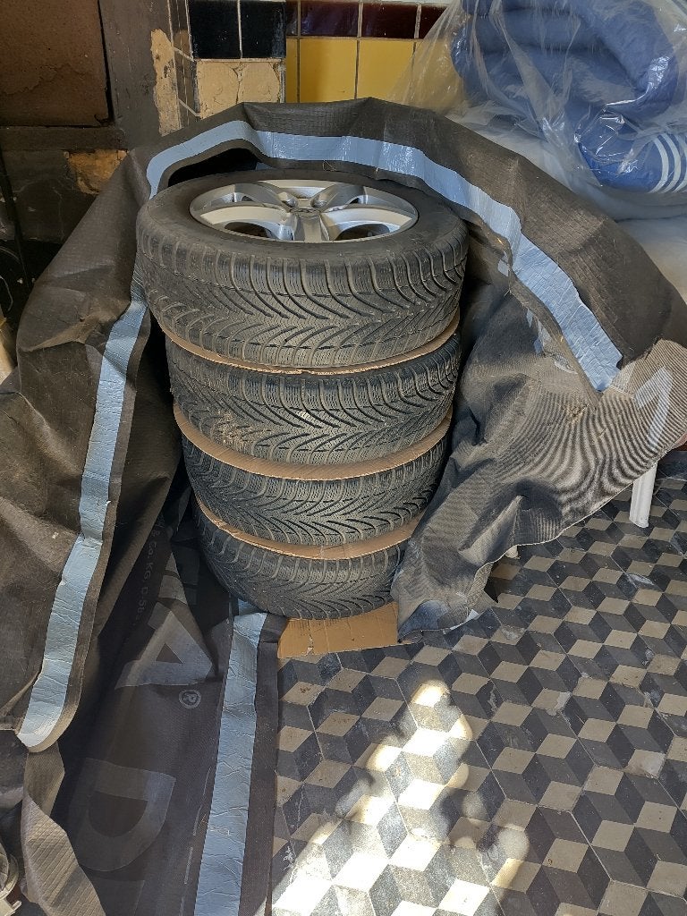 pneus d'hiver sur jantes en aluminium, Pneus hiver, 16 pouces, Véhicule de tourisme, Autre