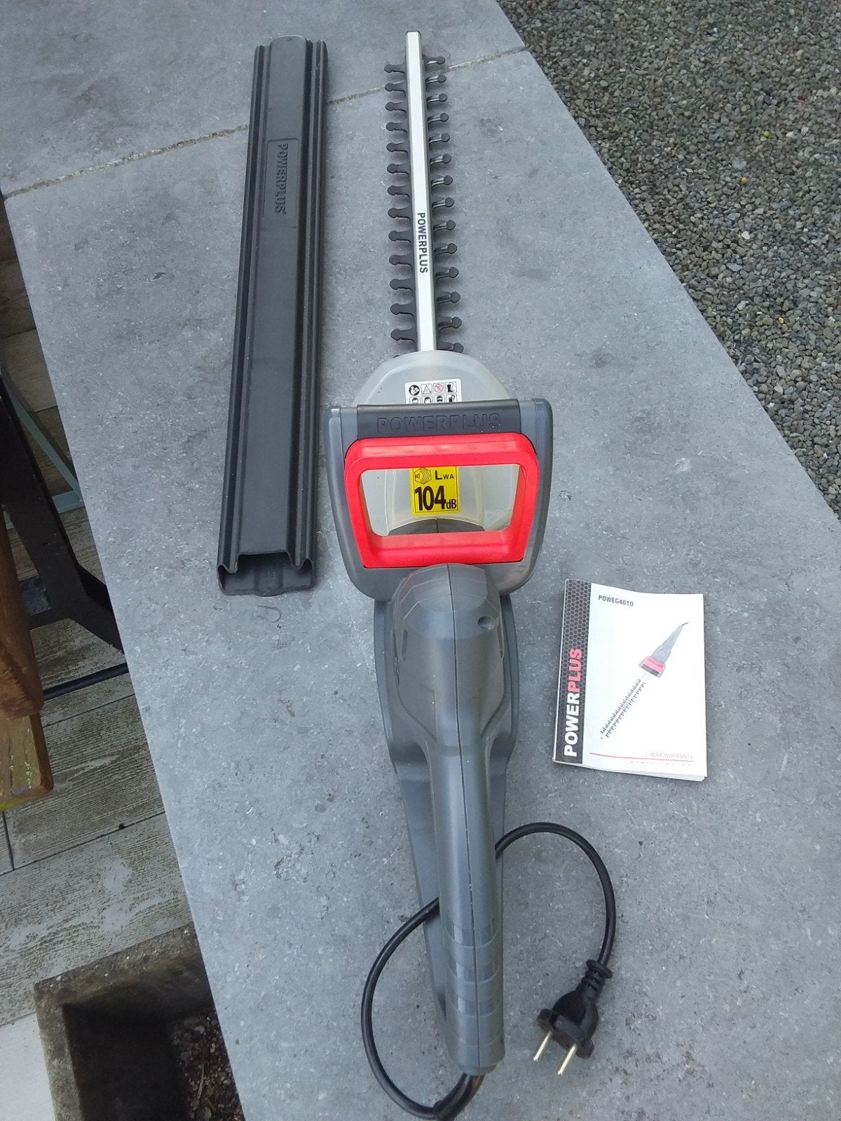 Taille-haie ayant été utilisé 2 fois., Enlèvement