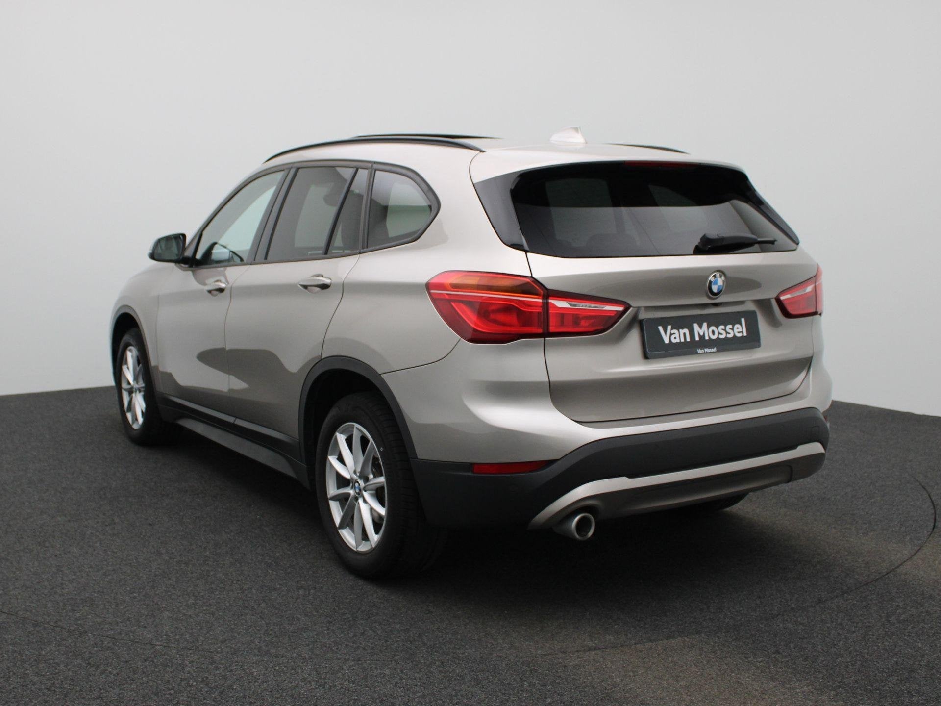 BMW X1 sDrive16dA (85 kW) LEDER + zetelverwarming | Electric, Stof, 116 pk, 3 cilinders, Te koop