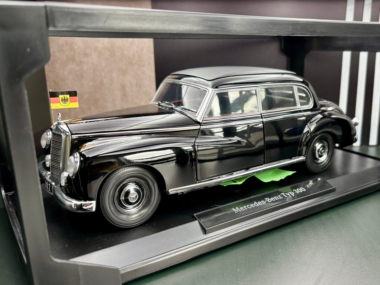 1:18 Mercedes-benz typ 300, Hobby en Vrije tijd, Modelauto's | 1:18, Ophalen of Verzenden, Zo goed als nieuw