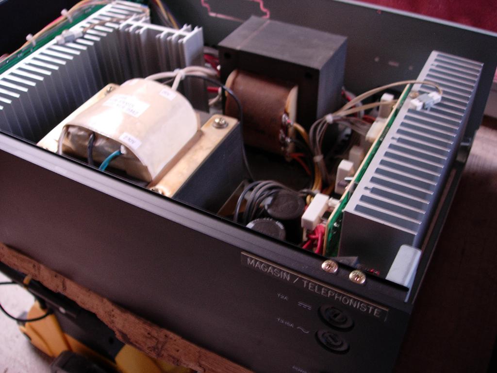 240W TOA VP-1240B VDE + TOA V-1000B versterker goede staat, Audio, Tv en Foto, Professionele apparaten, Ophalen, Zo goed als nieuw
