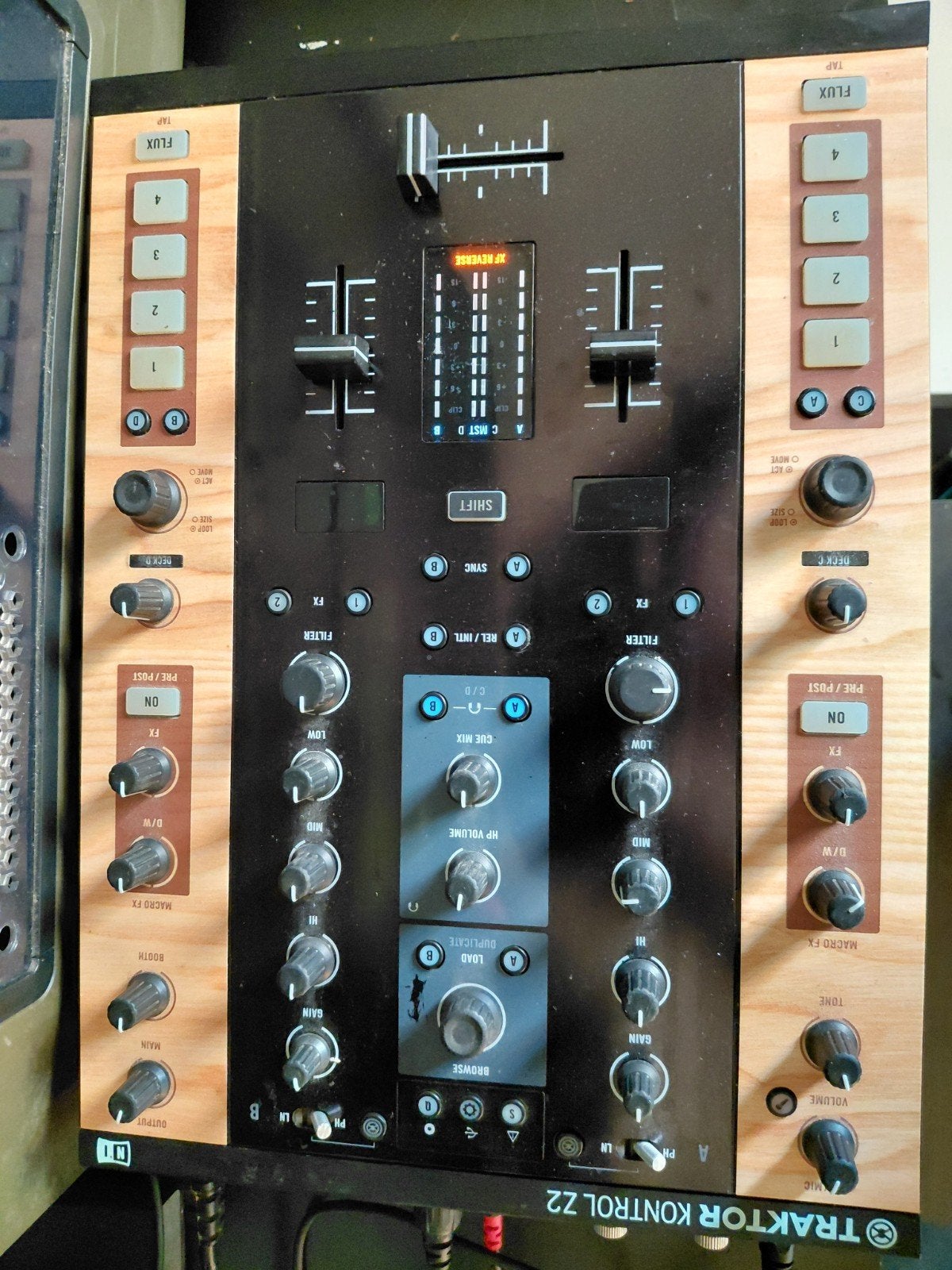 Native Instruments Traktor Kontrol Z2 – DJ Mixer

Te koop: N, Muziek en Instrumenten, Ophalen of Verzenden