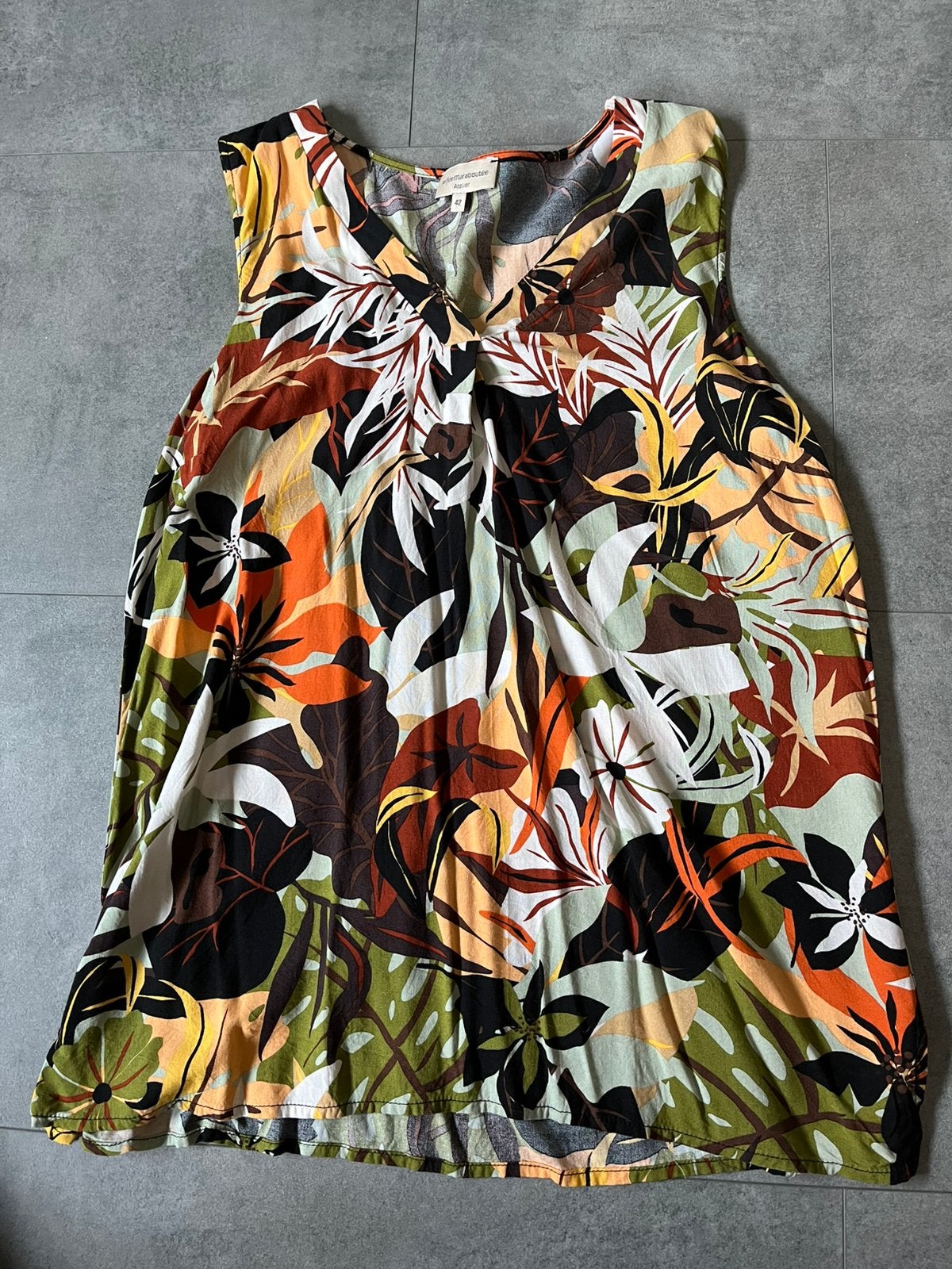 Kleurrijk bloesje zonder mouwen maat 42, Kleding | Dames, Topjes, Meerkleurig, Maat 42/44 (L), Ophalen of Verzenden, Zonder mouw