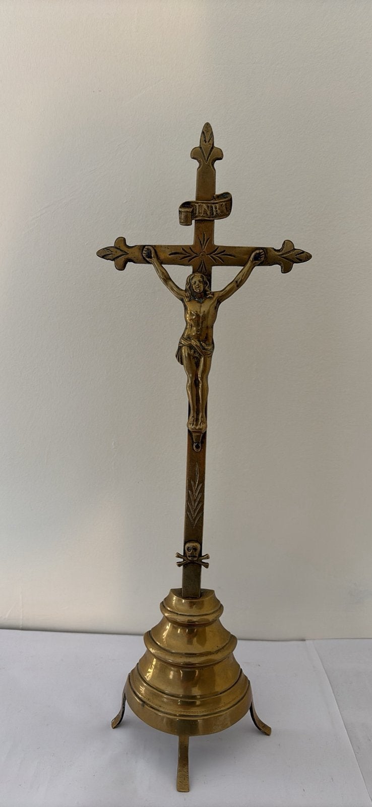 Grand Crucifix d'Autel Tripode en Laiton de Fonderie, Enlèvement ou Envoi