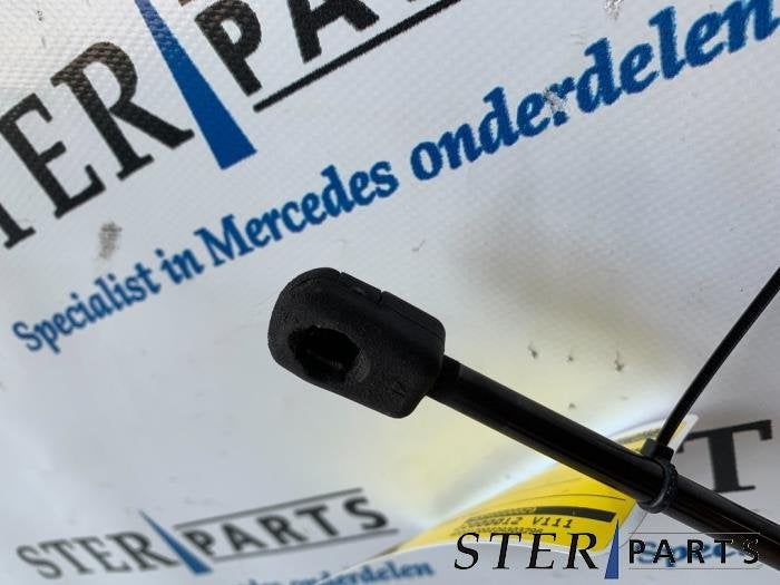 Amortisseur capot moteur droit d'un Mercedes E-Klasse, 3 mois de garantie, Utilisé, -, -