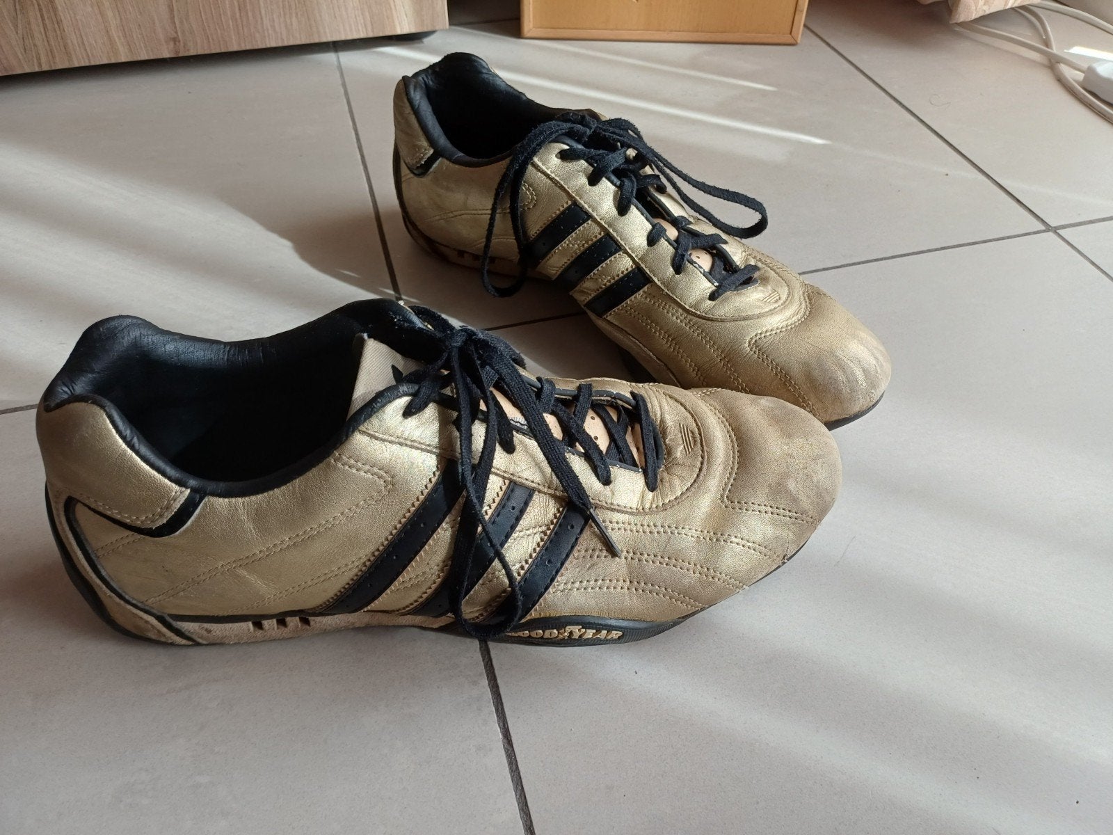 Adidas goodyear maat 44 kleur  goud, Kleding | Heren, Overige kleuren, Ophalen of Verzenden, Adidas, Gedragen