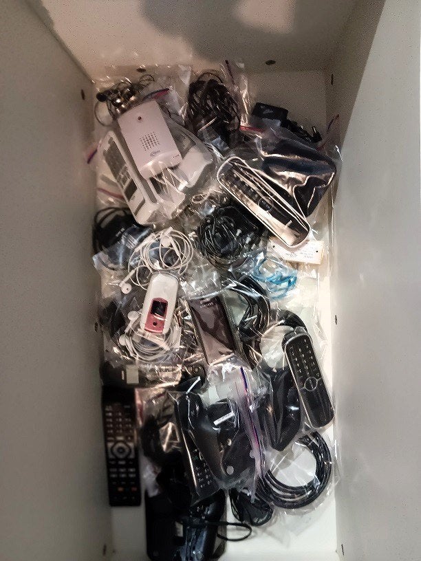 Lot de brocante ( gsm filmes câbles ), Ophalen, Gebruikt