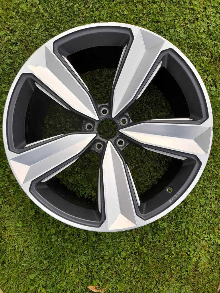 1 audi rs4 velg met lichte stoeprand schade, Auto-onderdelen, Ophalen, 20 inch
