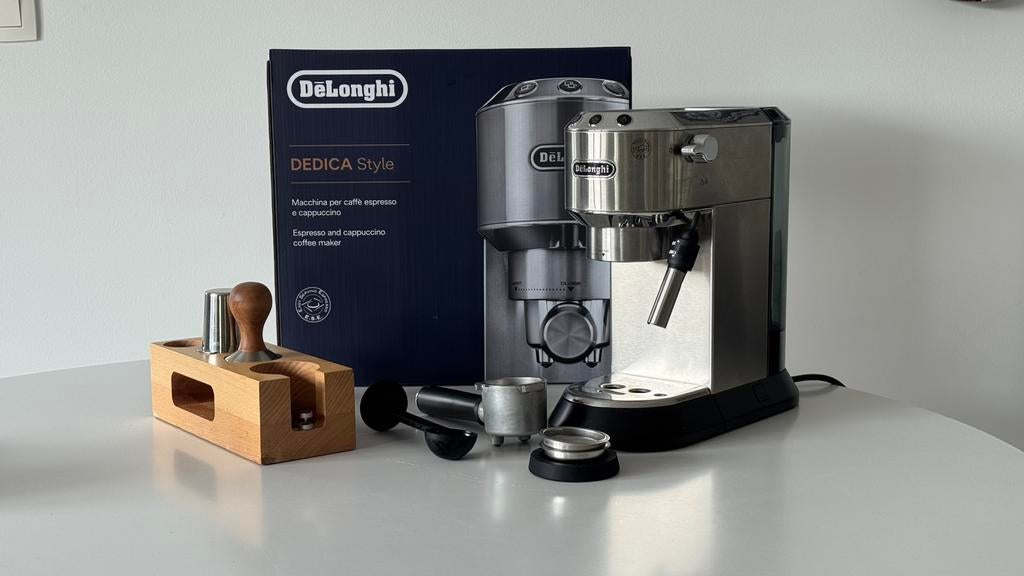 Delonghi Dedica expresso / Machine a espresso, Electroménager, Café moulu, Machine à espresso, Réservoir d'eau amovible, Enlèvement ou Envoi