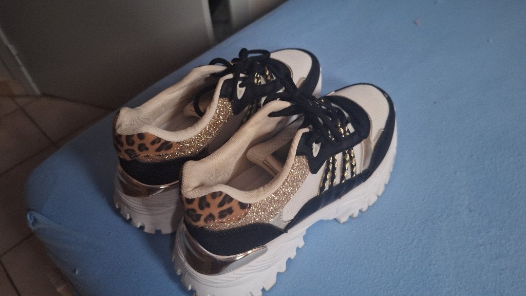 Sneakers maat 37, Zwart, Ophalen of Verzenden, Zo goed als nieuw, Sneakers