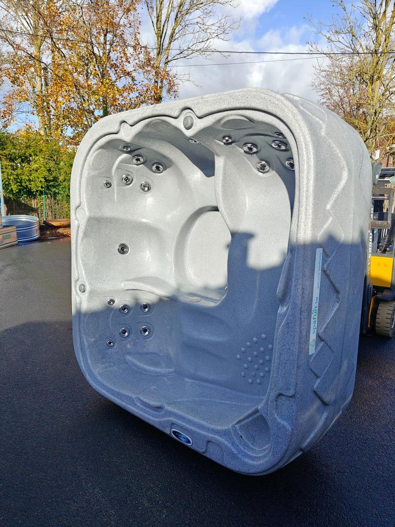 spa uit verhuur, Tuin en Terras, Ophalen, Gebruikt, Afdekzeil, Vast