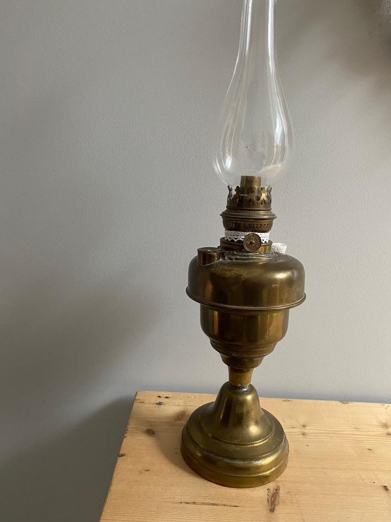 Koperen olie lamp, Enlèvement