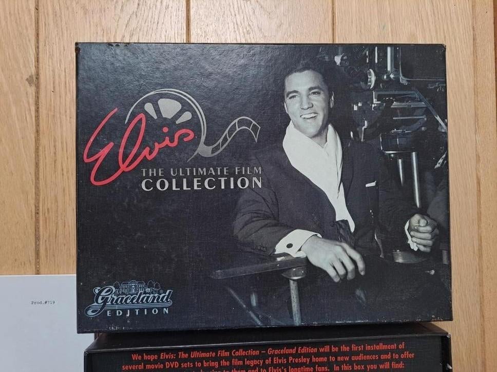 Elvis Presley Box Graceland edition 9 films 2 concerts +cd, Ophalen, Zo goed als nieuw