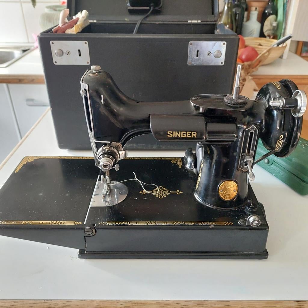 Vintage Singer Naaimachine met koffer, Ophalen
