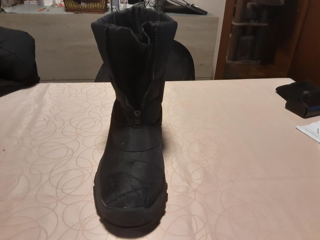 Sneeuw antislip boots 18 euro super warm., Ophalen of Verzenden, Nieuw, Zwart, Boots