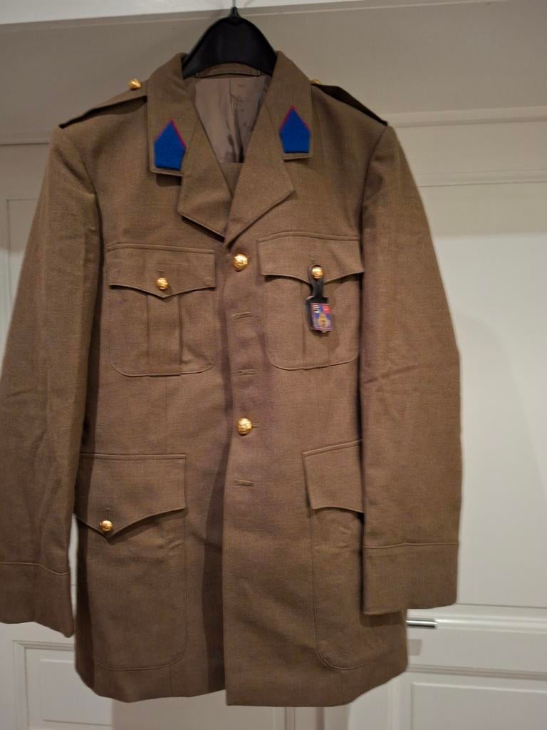 Costume militaire, Collections, Enlèvement