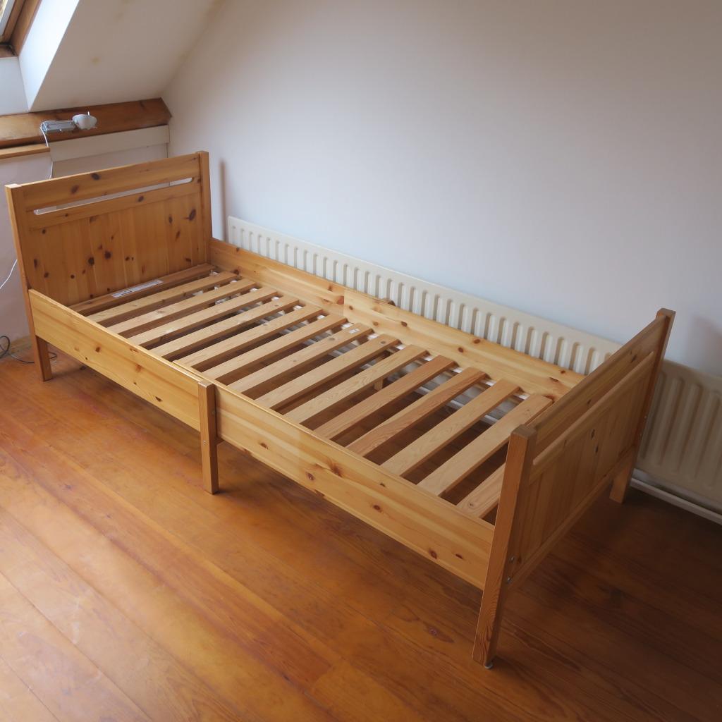 uitschuifbaar kinderbed, Ophalen, Zo goed als nieuw, Lattenbodem