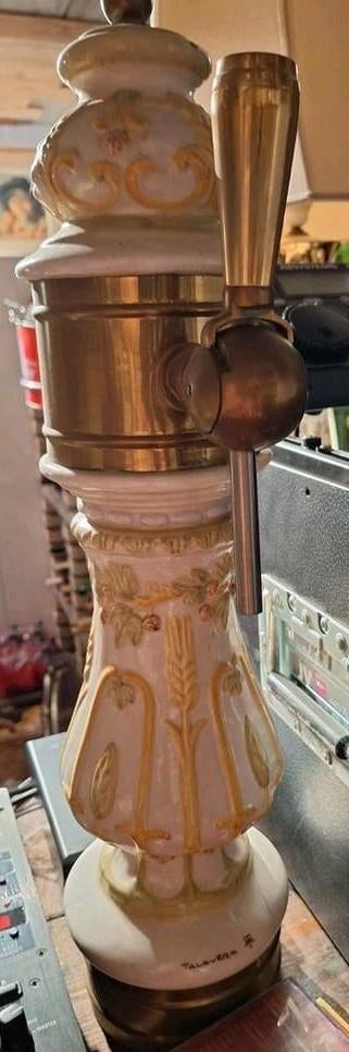 Robinet à bière en porcelaine antique, Enlèvement