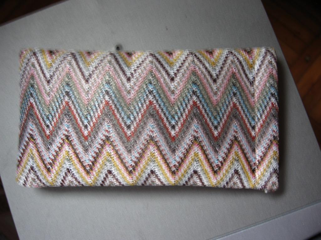 Etui à lunettes aux dessins symétriques et légèrement paille, Enlèvement ou Envoi, Comme neuf, Autres couleurs, Lunettes