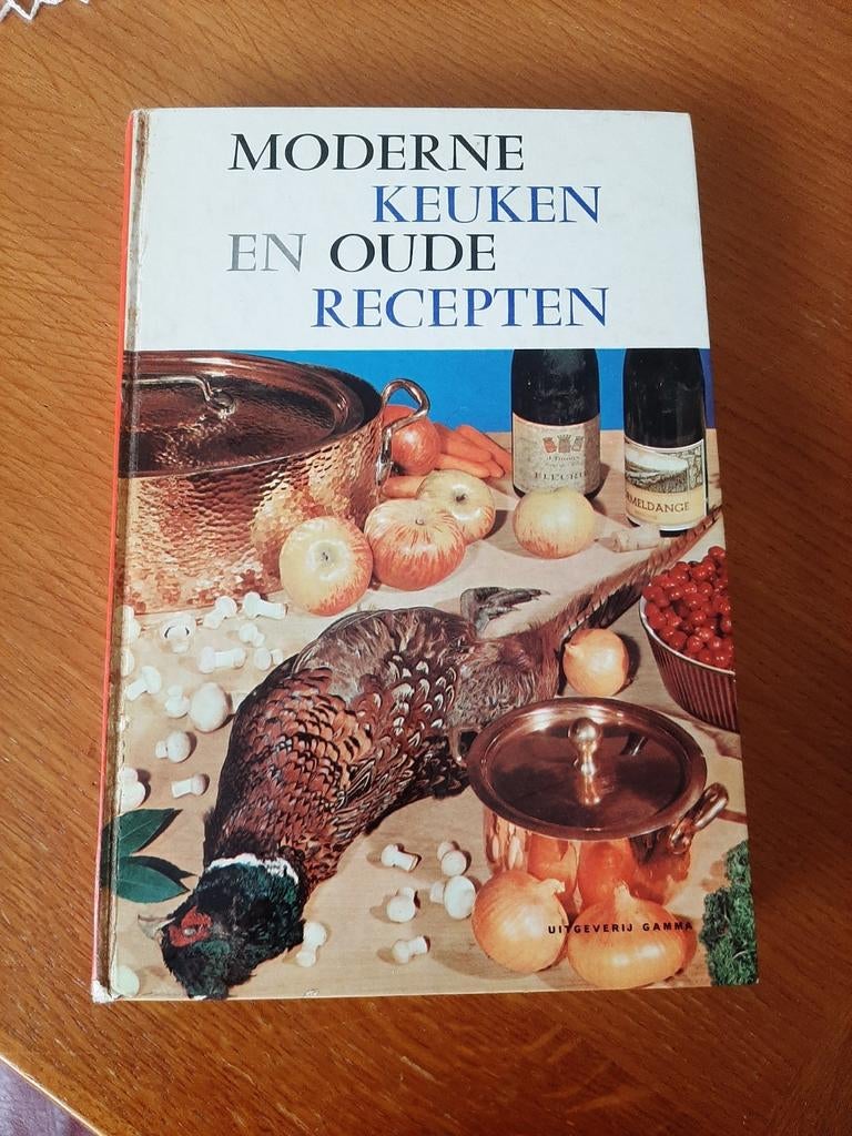 Moderne keuken en oude recepten kookboek, Ophalen of Verzenden, Zo goed als nieuw