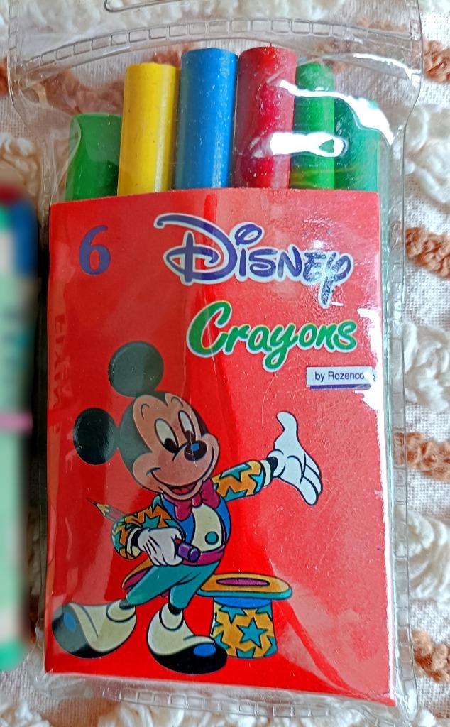 9 Crayons de cire Disney - Mickey, vintage, + étui plastique, Collections, Enlèvement ou Envoi, Utilisé, Autres types