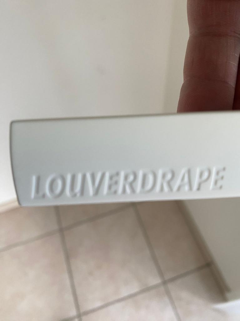 Louverdrapes  (lamellen) te koop,. MOETEN DRINGEND  WEG €500, Huis en Inrichting, Stoffering | Gordijnen en Lamellen, Ophalen