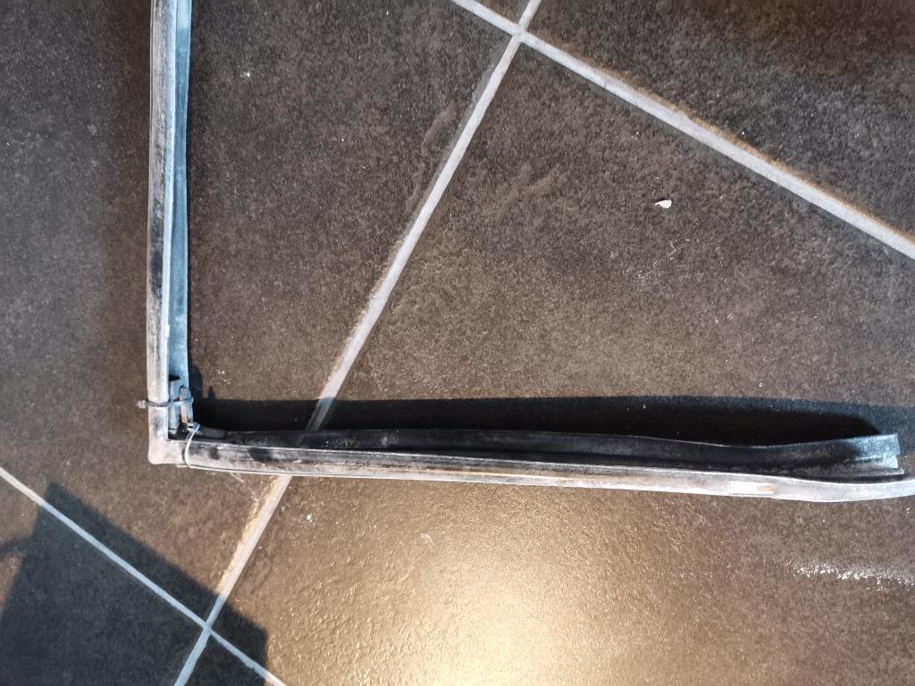 Alfa 33 raamrubber R.voor 60523654/60504498, Deur, Ophalen of Verzenden, Alfa Romeo, Gereviseerd