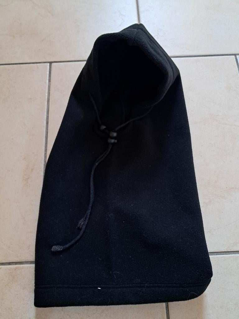 Cagoule noire, Enlèvement ou Envoi, Porté