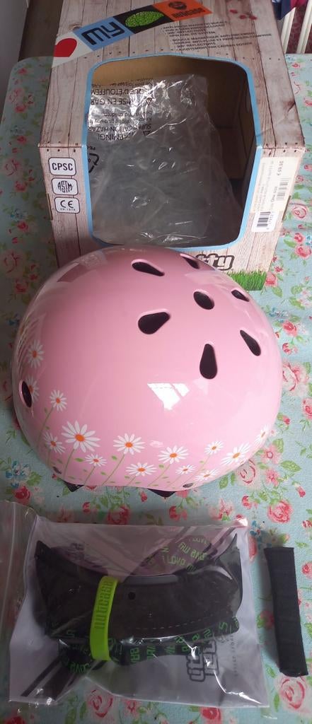 Roze helm madeliefjes Nutcase, Fietsen en Brommers, Ophalen of Verzenden, Zo goed als nieuw, Meisje