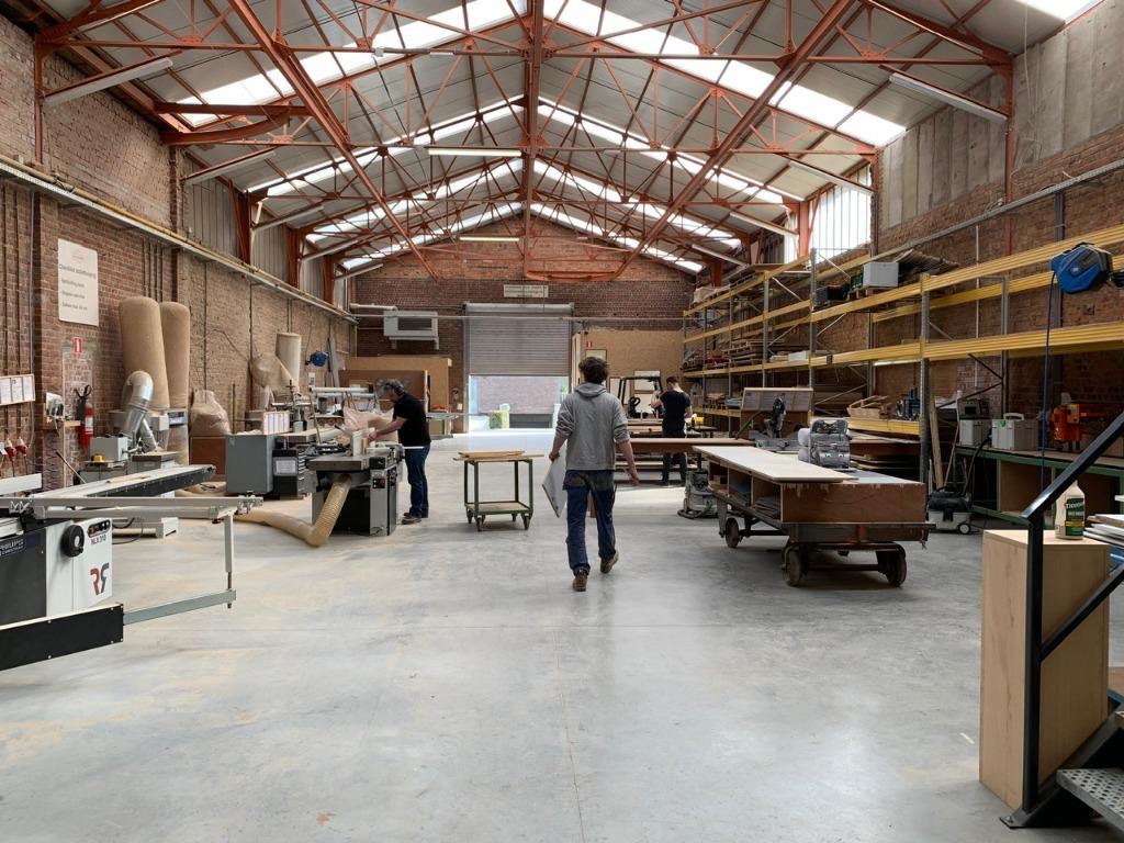 werkplek in houtatelier te huur, Escaliers