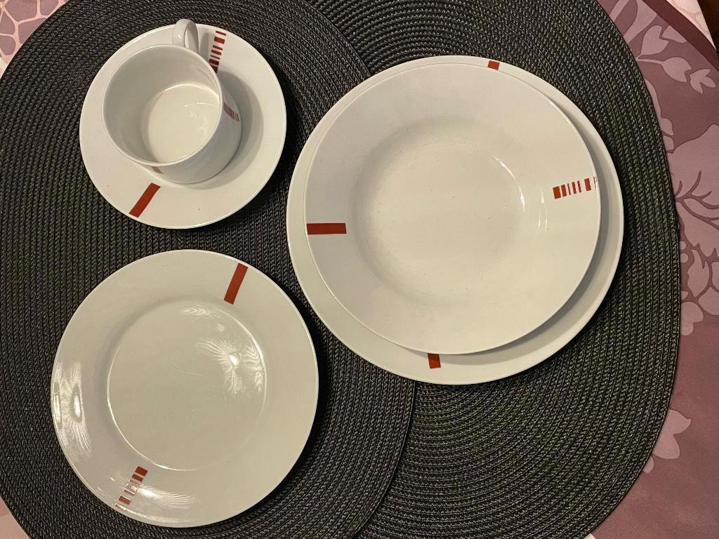 Service à manger en porcelaine, service à café, 6 personnes, Maison & Meubles, Enlèvement, Neuf, Assiettes(s)