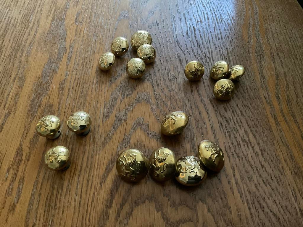 Boutons d'uniforme ABL, Collections, Envoi