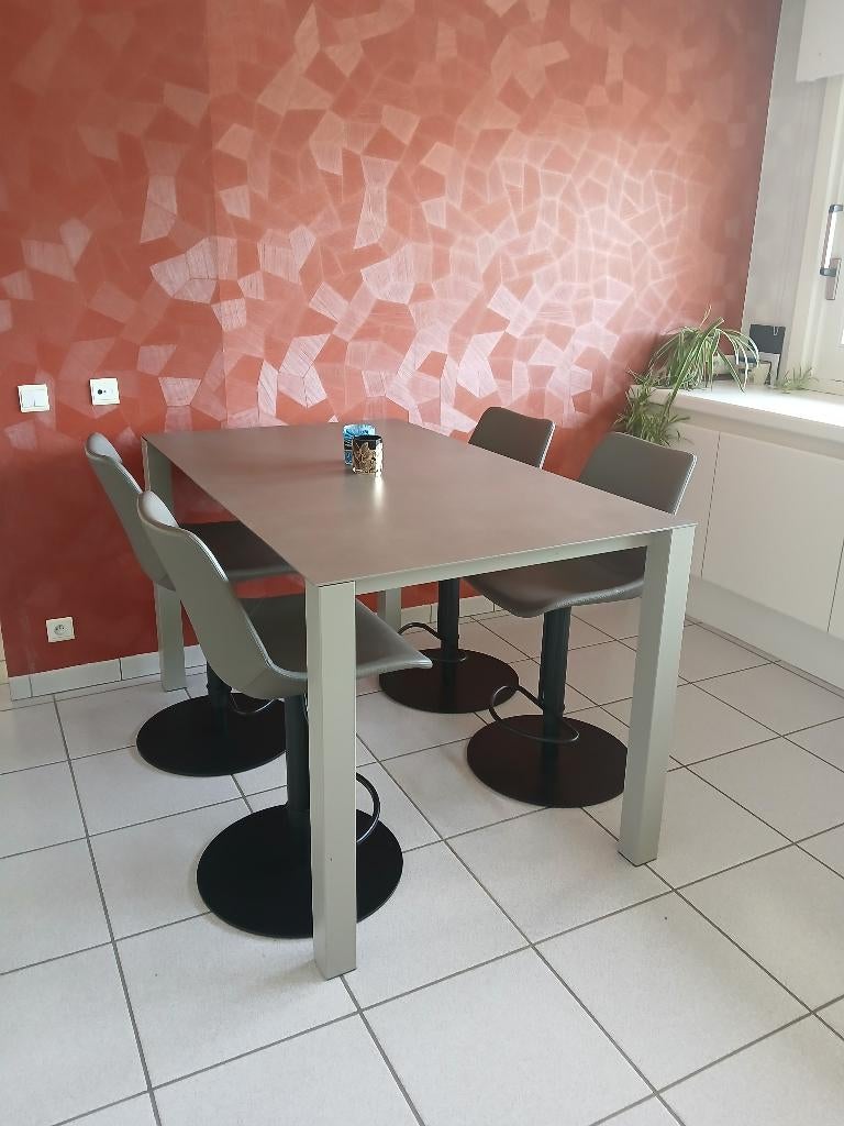 Hoge keukentafel met 4 stoelen, Huis en Inrichting, Ophalen, Kunststof, Gebruikt, 100 tot 150 cm