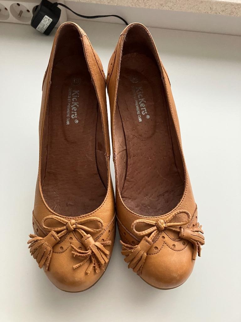 Pumps Kickers maat 38, Enlèvement ou Envoi, Escarpins, Comme neuf, Brun