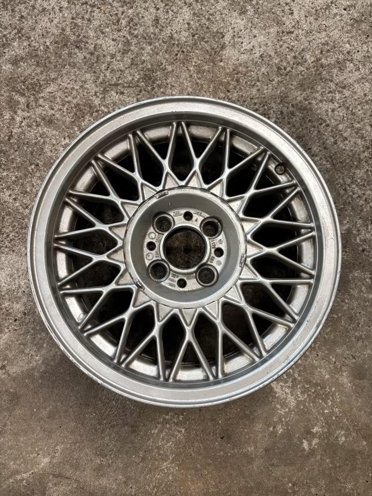 1x Bmw e30 bbs 15 pouces origine 4x100 et24, Autos : Pièces & Accessoires, Habitacle & Garnissage, BMW, Utilisé, Enlèvement ou Envoi