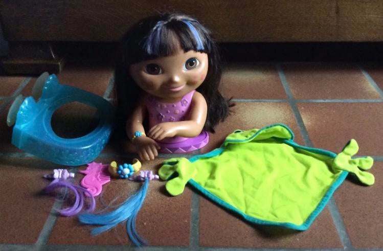 Poupée Dora pour prendre un bain+accessoires., Enfants & Bébés, Jouets | Poupées, Comme neuf, Autres types, Enlèvement ou Envoi