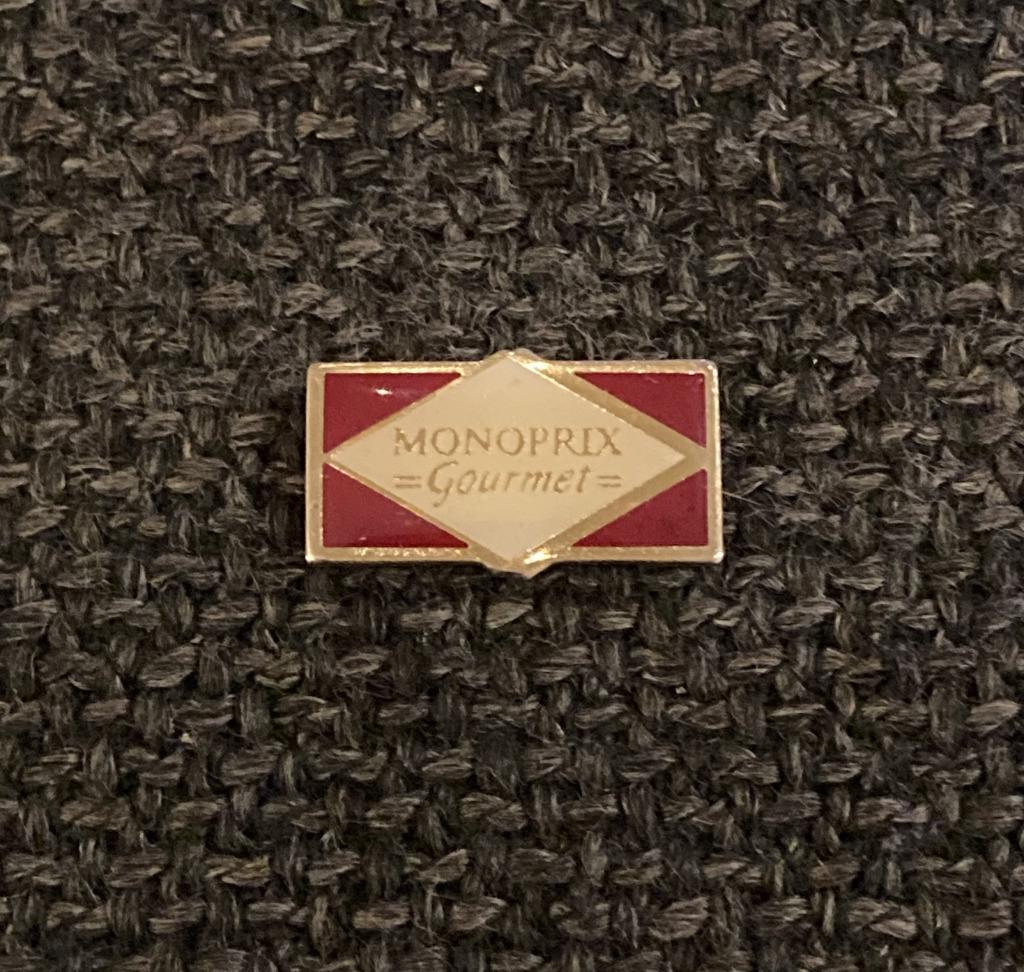 PIN - MONOPRIX - GOURMET, Envoi, Utilisé, Autres sujets/thèmes, Insigne ou Pin's