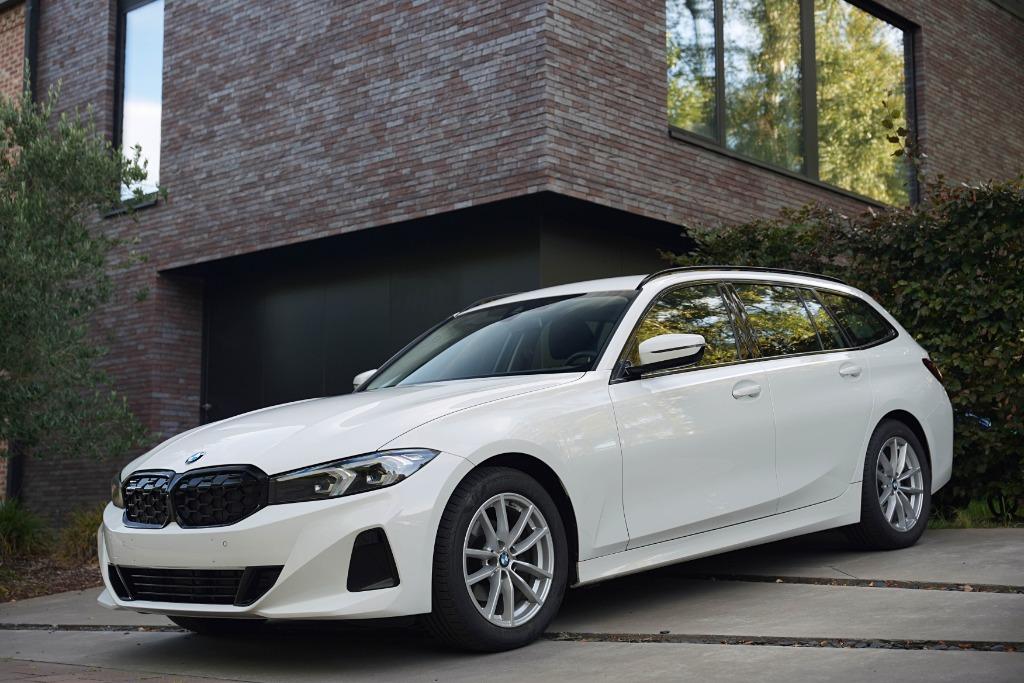 BMW 318 iA Touring Facelift ShadowLine/WideScreen/CarPlay, Auto's, Automaat, 1998 cc, 4 cilinders, Wit
