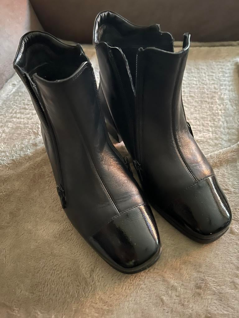 Dameslaarzen gloednieuw nooit gedragen, Ophalen of Verzenden, Zo goed als nieuw, Zwart