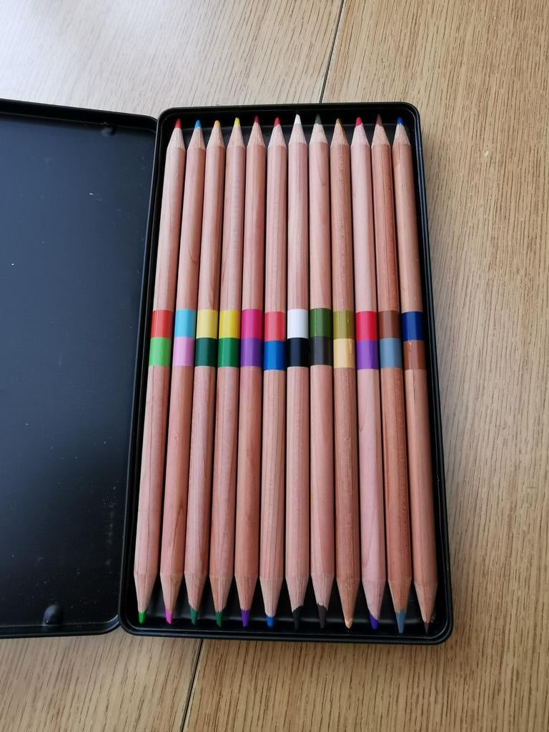 Kleurpotloden in metalen doos Magritte 24 kleuren., Hobby en Vrije tijd, Ophalen of Verzenden, Zo goed als nieuw, Potlood of Stift