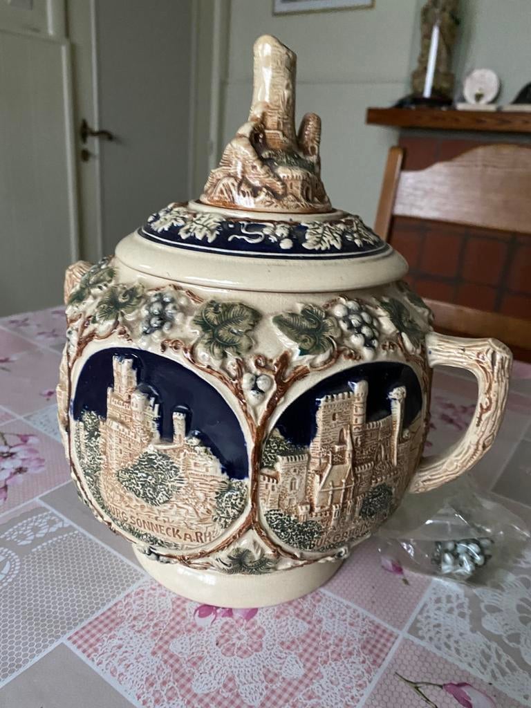Oude porseleinen pot, Ophalen