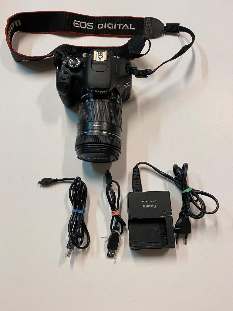 Canon EOS 550D met lens EFS18-135mm, Ophalen, Zo goed als nieuw, Compact, Canon