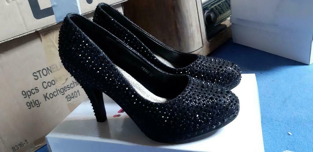 Nouveaux escarpins noirs entièrement en pierres, Neuf, Enlèvement ou Envoi, Escarpins, Ideal
