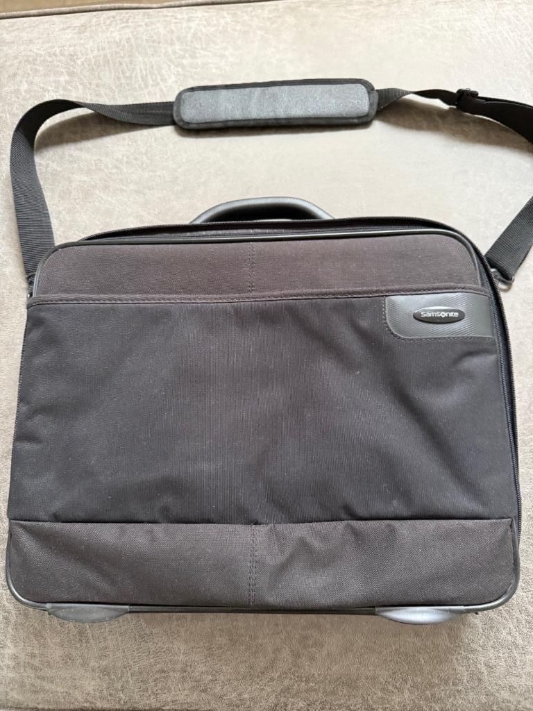 Laptop tas, Ophalen, 17 inch of meer, Zo goed als nieuw