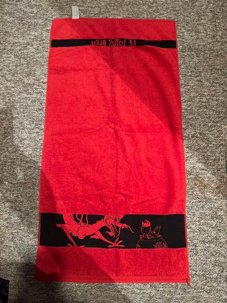 Tintin et Le Lotus Bleu Essuie bain Officiel Made in France, Collections, Enlèvement ou Envoi, Tintin, Utilisé, Vêtements