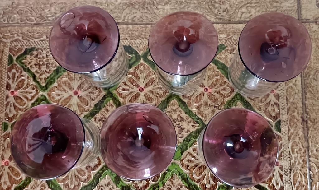 6 petits verres à liqueur, à pied bordeaux, années 60', Ophalen of Verzenden
