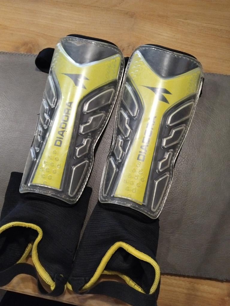 Protège-tibias de football, Sports & Fitness, Enlèvement